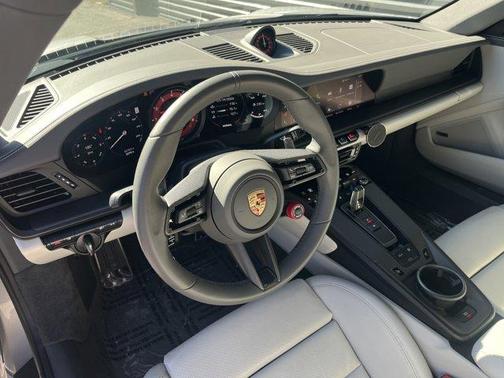 2024 Porsche 911 Carrera 4 GTS