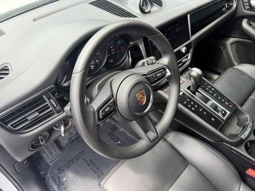 Carrara White Metallic 2023 Porsche Macan Base