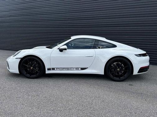 2022 Porsche 911 Carrera