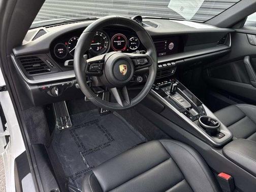 2022 Porsche 911 Carrera