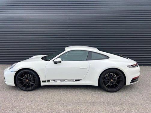 2022 Porsche 911 Carrera