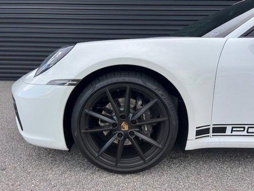 2022 Porsche 911 Carrera