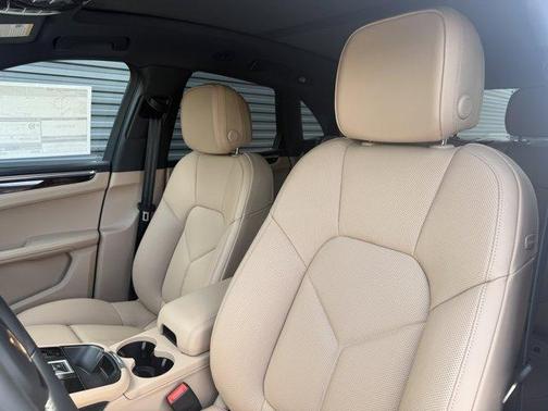 Carrara White Metallic 2026 Porsche Macan S