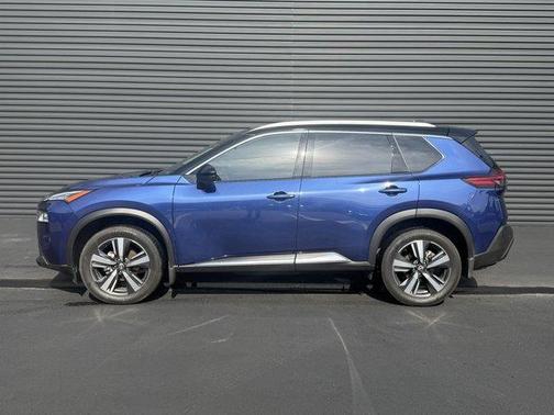 Blue / Black 2022 Nissan Rogue SL