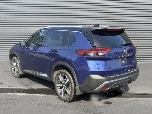 Blue / Black 2022 Nissan Rogue SL