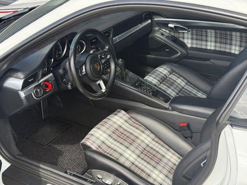 2017 Porsche 911 Turbo