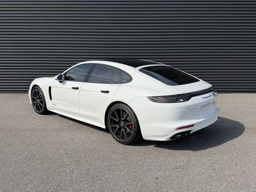 2022 Porsche Panamera GTS