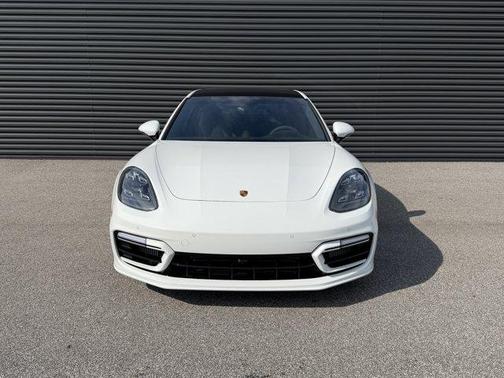 2022 Porsche Panamera GTS