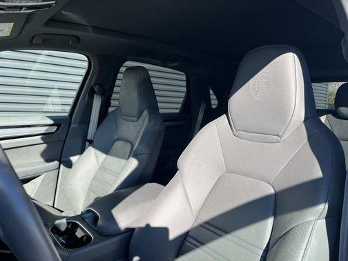 2023 Porsche Cayenne Platinum Edition