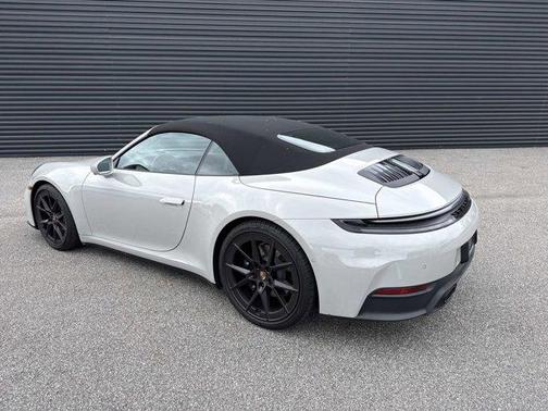 2025 Porsche 911 Carrera