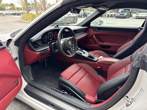 2025 Porsche 911 Carrera