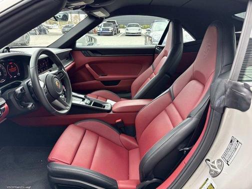 2025 Porsche 911 Carrera