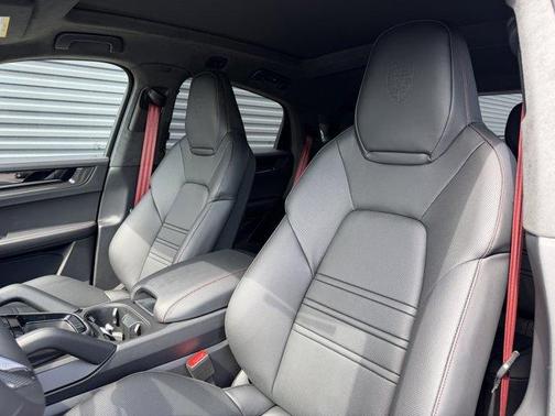2026 Porsche Cayenne GTS