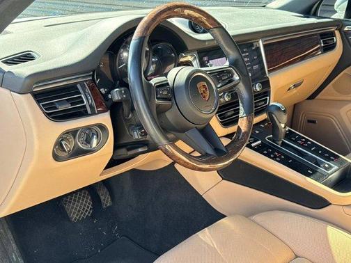 2022 Porsche Macan Base