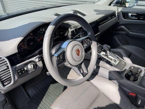 Blue Metallic 2019 Porsche Cayenne Base