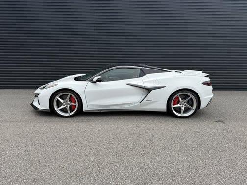 2025 Chevrolet Corvette E-Ray