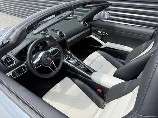 2024 Porsche 718 Boxster S