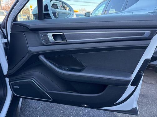 2022 Porsche Panamera 4 Platinum Edition