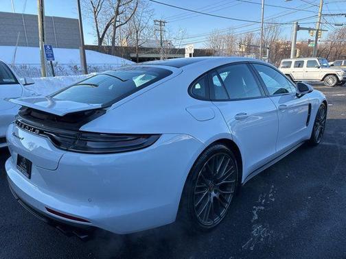 2022 Porsche Panamera 4 Platinum Edition