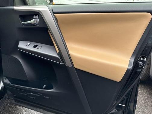 2018 Toyota RAV4 Hybrid XLE