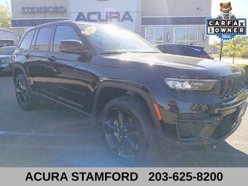Diamond Black Crystal Pearlcoat 2023 Jeep Grand Cherokee Altitude