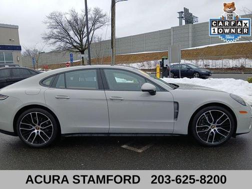 2023 Porsche Panamera 4 Platinum Edition