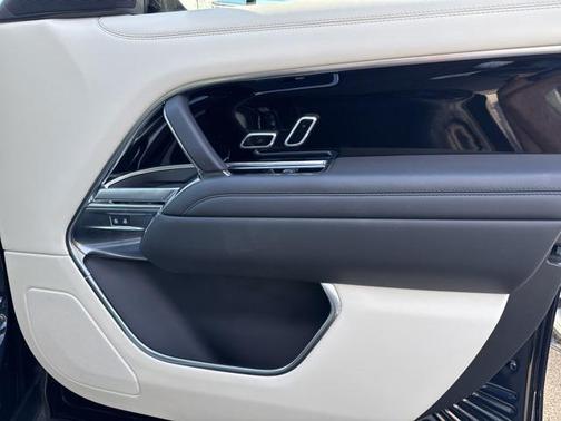 2024 Land Rover Range Rover P530 SE