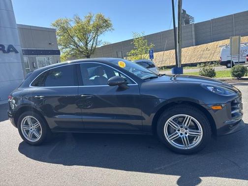 2020 Porsche Macan Base