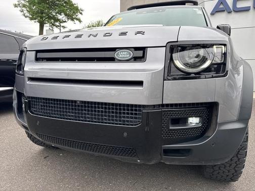 2022 Land Rover Defender 110 SE