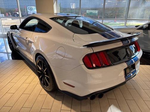 2017 Ford Shelby GT350 Base