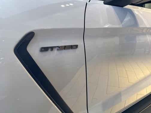 2017 Ford Shelby GT350 Base