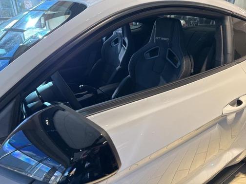 2017 Ford Shelby GT350 Base