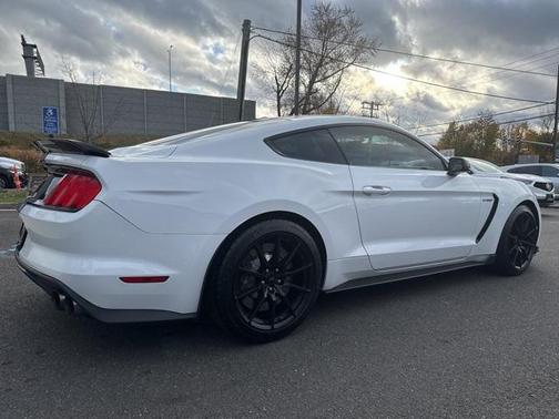 2017 Ford Shelby GT350 Base