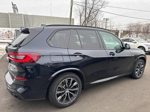 2023 BMW X5 M50i
