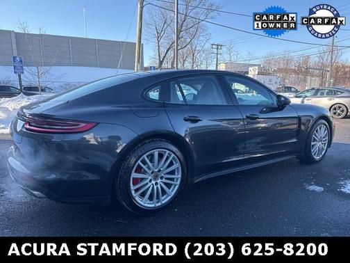 2017 Porsche Panamera Turbo