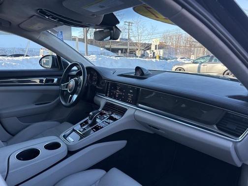2017 Porsche Panamera Turbo