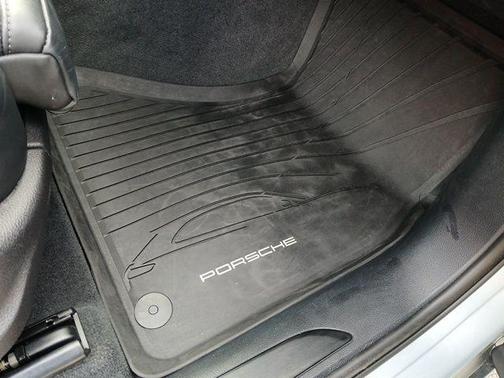 2024 Porsche Macan T