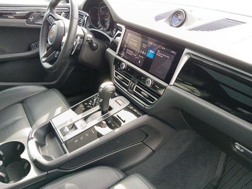 2024 Porsche Macan T