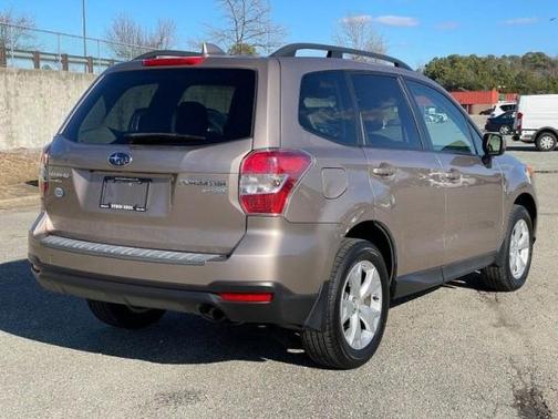Photo 5 of 36 of 2016 Subaru Forester 2.5i Premium