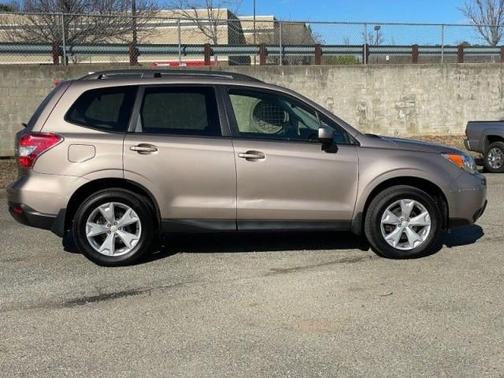 Photo 2 of 36 of 2016 Subaru Forester 2.5i Premium