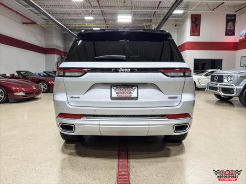 2022 Jeep Grand Cherokee Summit