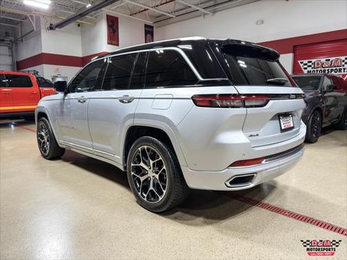 2022 Jeep Grand Cherokee Summit
