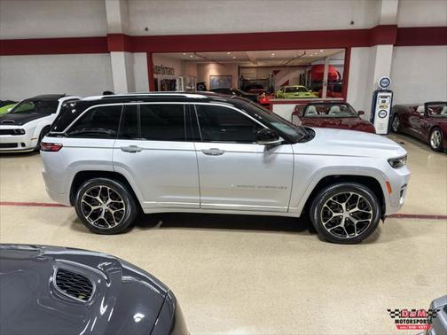 2022 Jeep Grand Cherokee Summit