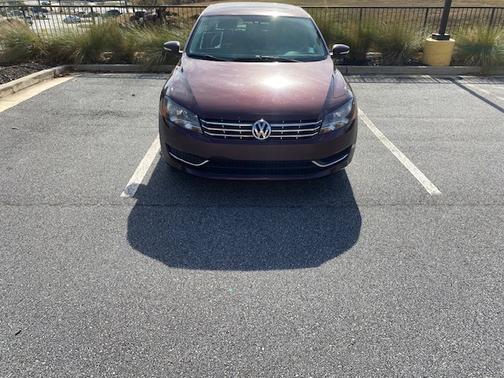 2013 Volkswagen Passat 2.0 TDI SE w/ Sunroof