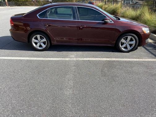 2013 Volkswagen Passat 2.0 TDI SE w/ Sunroof