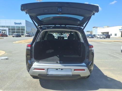 2025 Nissan Pathfinder SL FWD