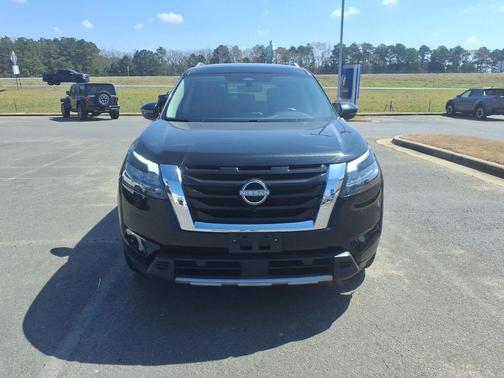 2025 Nissan Pathfinder SL FWD