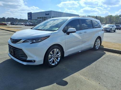 2024 Toyota Sienna Platinum