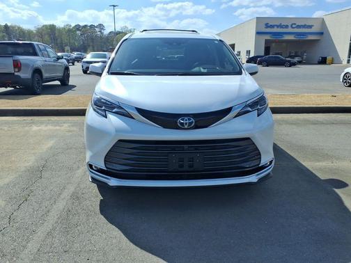 2024 Toyota Sienna Platinum