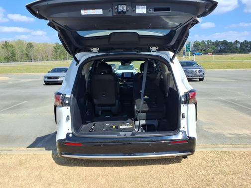 2024 Toyota Sienna Platinum